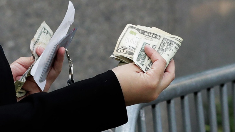 Американские СМИ: планета уползает из-под власти доллара, что делать