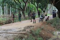 စစ္ေဘးေရွာင္မ်ားခိုလံႈေနသည့္ ေပါက္ေတာျပင္ဘုန္းႀကီးေက်ာင္းကို စစ္ေဆးရန္ စစ္တပ္က ဝိုင္းထား
