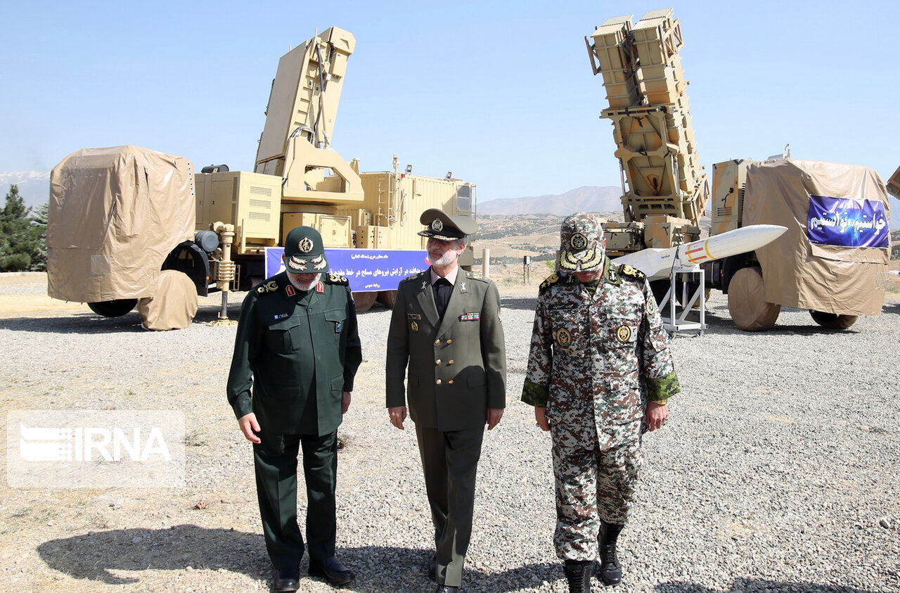 イランで、最新鋭の対空防衛システムが公開