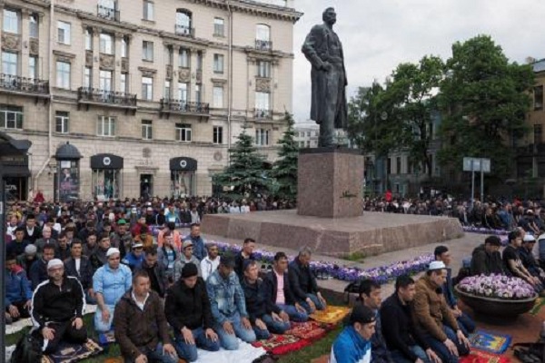200 тысяч мусульман отметили Ураза-Байрам в Санкт-Петербурге