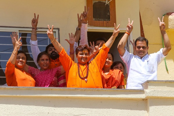 मस्जिद में बम विस्फोट के आरोप में भारतीय सांसद अदालत में उपस्थित