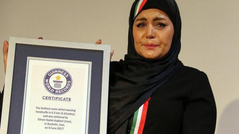 Perenang Perempuan Iran Pecahkan Rekor Guinness World