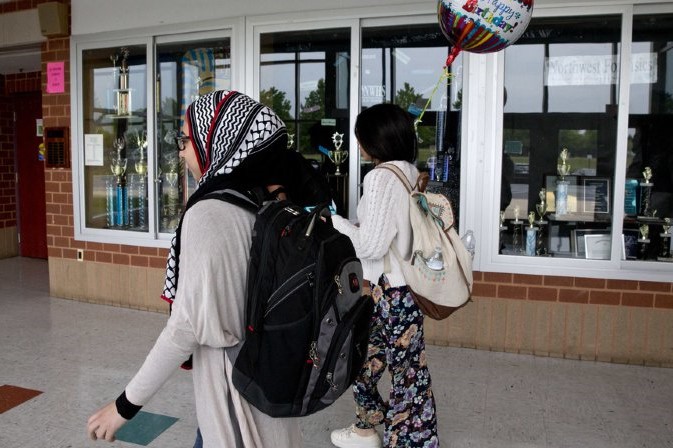  Suisse : une enseignante donne congé à des élèves pour le ramadan, un élu UDC la dénonce sur Facebook