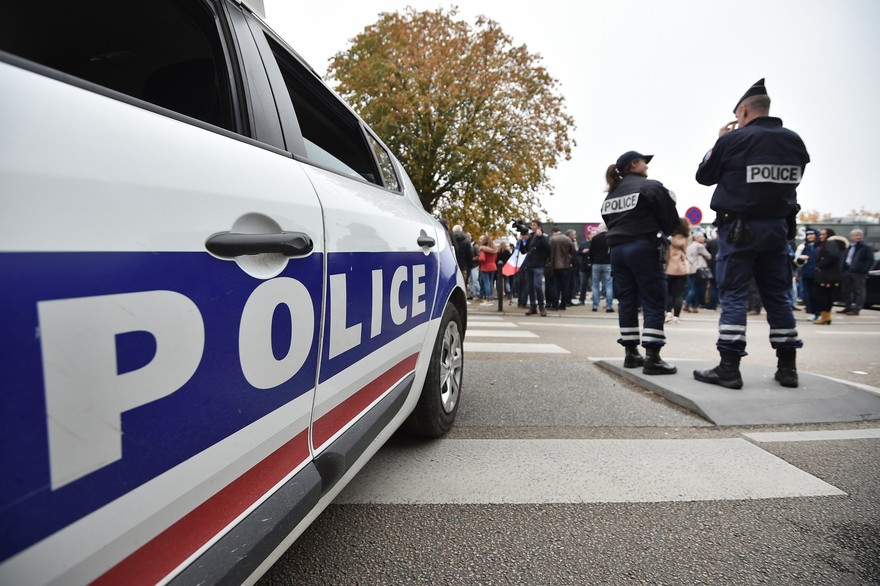  Un groupuscule soupçonné de préparer des attaques contre des juifs et des musulmans démantelé en France