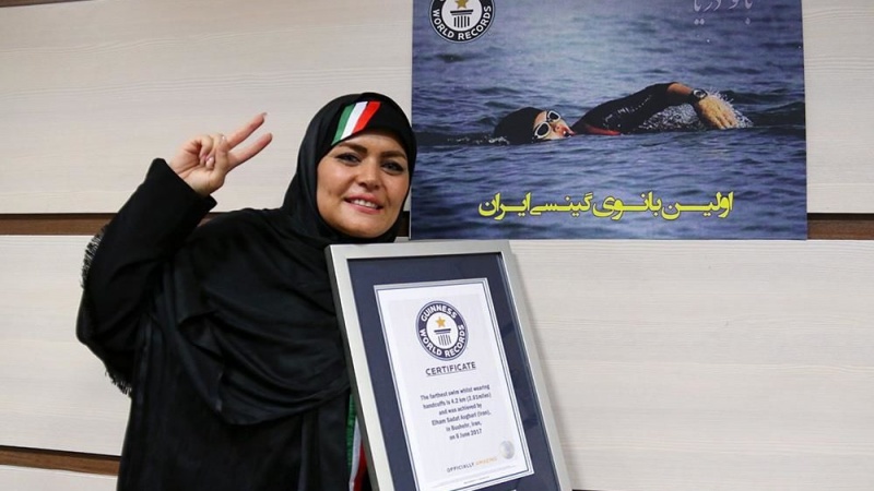 イラン人の女性スイマーがギネス認定