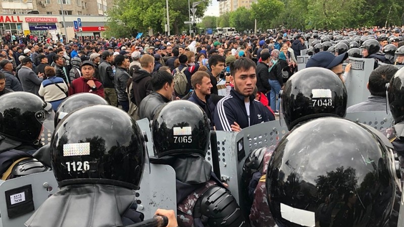 Досрочные президентские выборы в Казахстане, столкновения и аресты протестующих