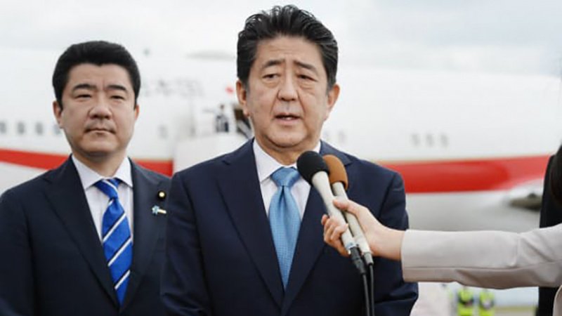 日本の安倍首相、テヘランに向けて出発