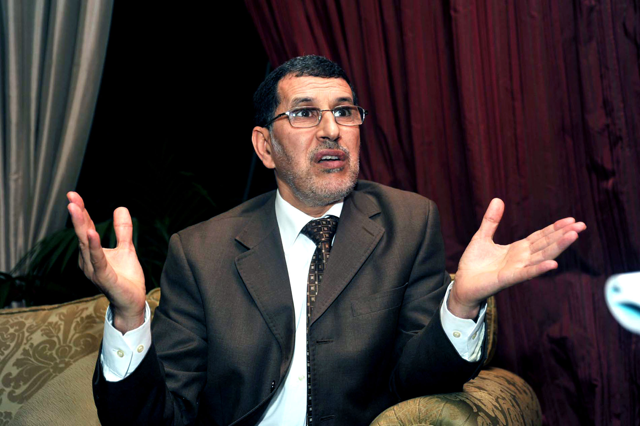 رئيس الحكومة المغربية ينفي علمه بحضور بلاده "مؤتمر المنامة"