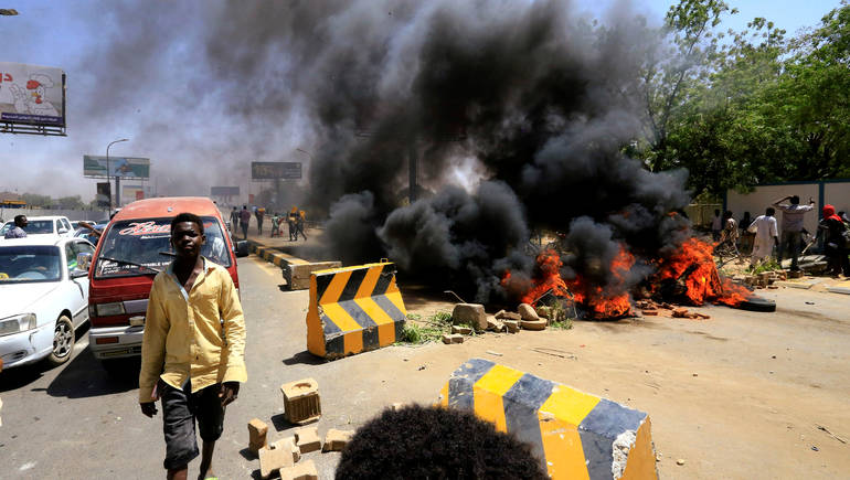 فيديو/ إطلاق نار كثيف في ساحة الاعتصام في السودان
