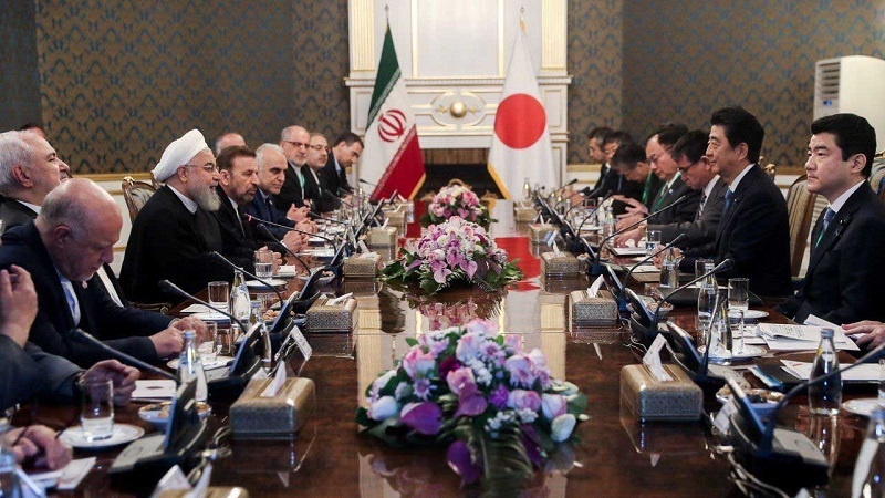 Iran, Rohani incontra Abe: nostro impegno essenziale per la pace