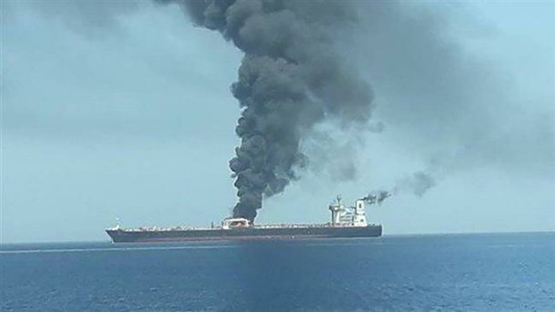 イランが、オマーン海で火事に見舞われたタンカーの乗組員を救出