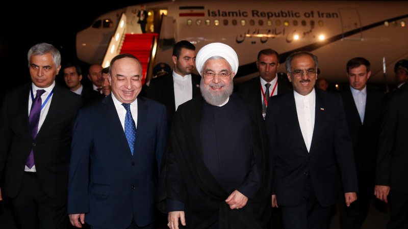 Həsən Ruhani Tacikistana daxil olub