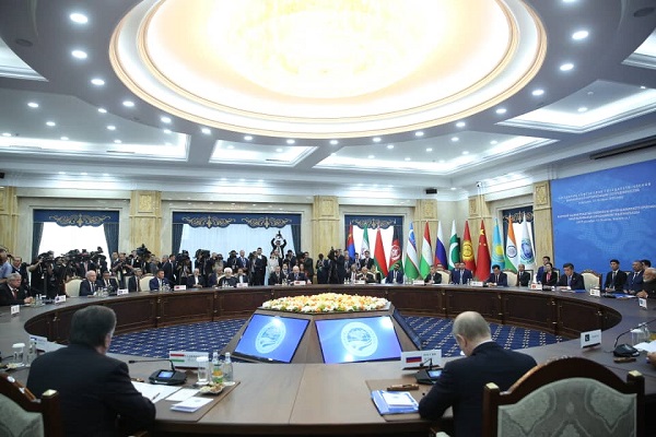 Shugaban kasar Iran Dakta Hassan Rohani, ya zargi Amurka, da zama babbar barazana ga zaman lafiya a yankin da kuma duniya baki d
