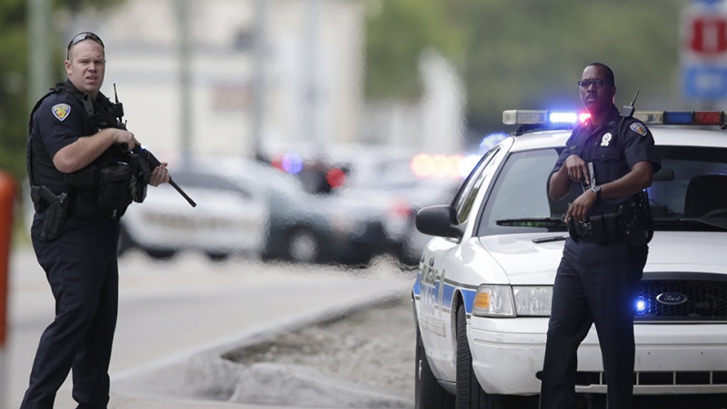 Usa: colpi contro l'auto della polizia dopo l'uccisione di un afroamericano