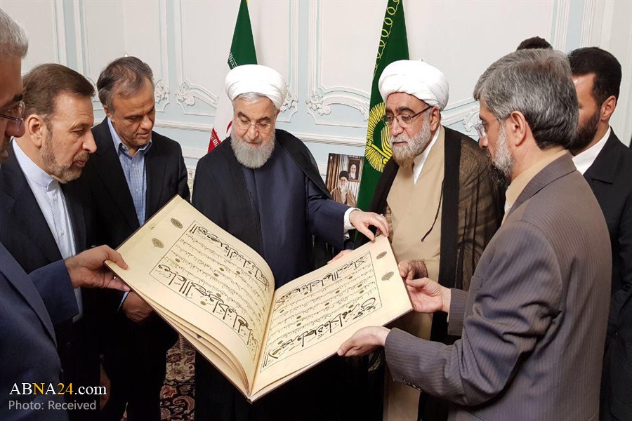 Berita Bergambar: Presiden Rouhani Terima Hadiah Quran Zaman Seljuk