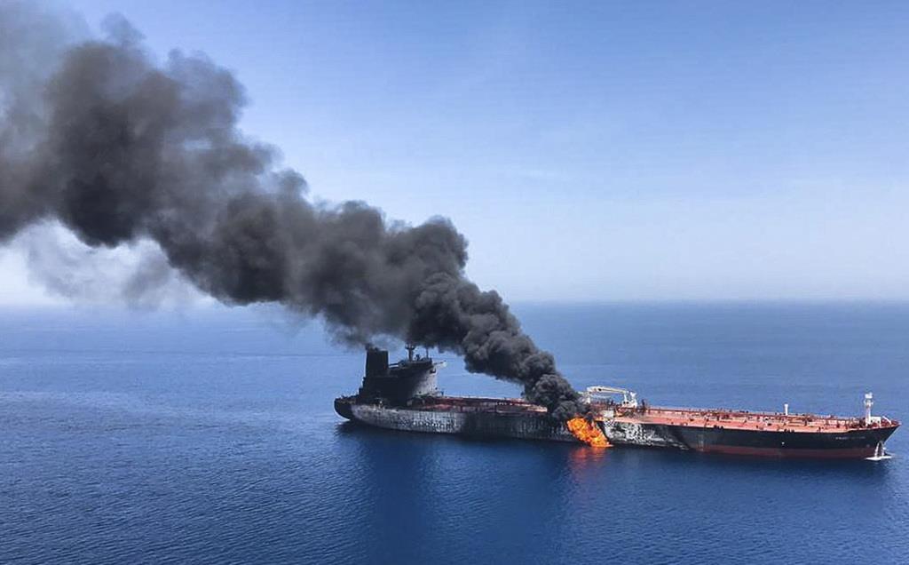 タンカー攻撃　米に証拠提示要求　日本「イラン関与」同調せず