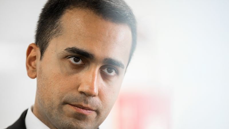 Italia, Di Maio contro negozi cinesi e pakistani: rivolta per il meme