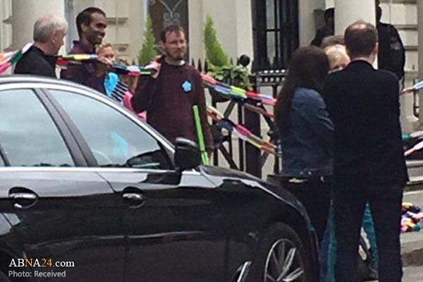 Few protesters block Iranian diplomats’ entry to embassy in London