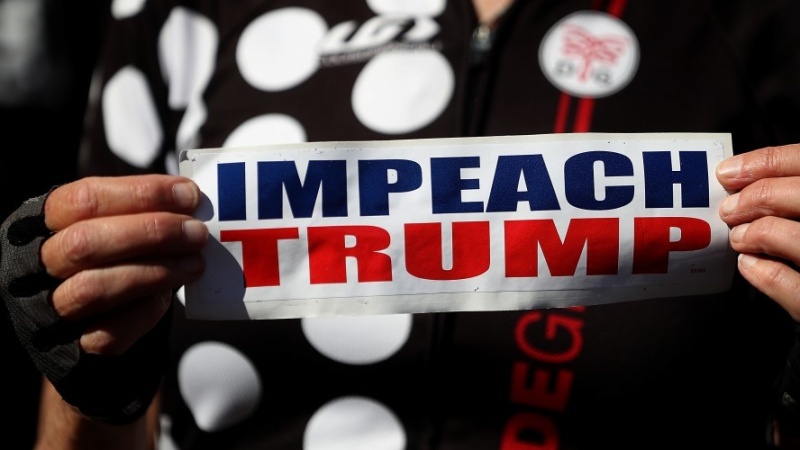 Migliaia in piazza per impeachment Trump