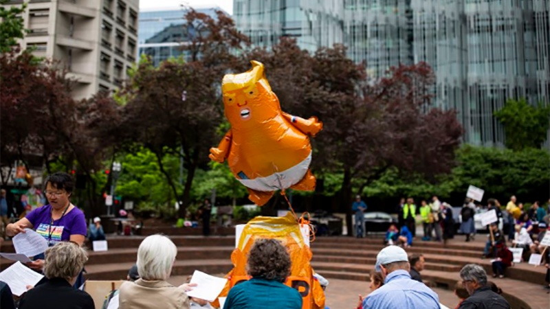 アメリカでトランプ大統領の弾劾を求めるデモ