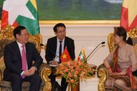 ႏိုင္ငံေတာ္အတုိင္ပင္ခံပုဂၢိဳလ္ႏွင့္ ဗီယက္နမ္ ဒုဝန္ႀကီးခ်ဳပ္တို႔ ေတြ႔ဆံုေဆြးေႏြး