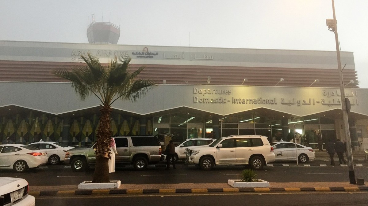 طيران الجيش اليمني المسير ينفذ عمليات واسعة باتجاه مطار أبها الدولي