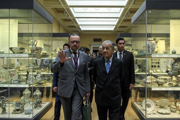马来西亚总理参观大英博物馆伊斯兰世界展厅