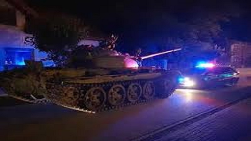 Polonia, uomo semina il panico con un carro armato sovietico