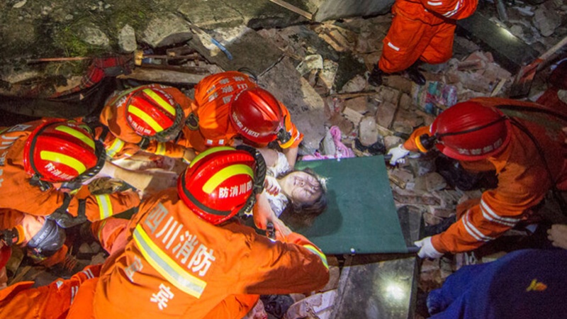 中国・四川省で地震、12人死亡