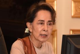 ျပည္သူသာယာ၀ေျပာေရးႏွင့္ ႏုိင္ငံအက်ိဳးရွိေစမည့္စီမံကိန္းမ်ား အေကာင္အထည္ေဖာ္ရန္ အတုိင္ပင္ခံပုဂၢိဳလ္တိုက္တြန္း