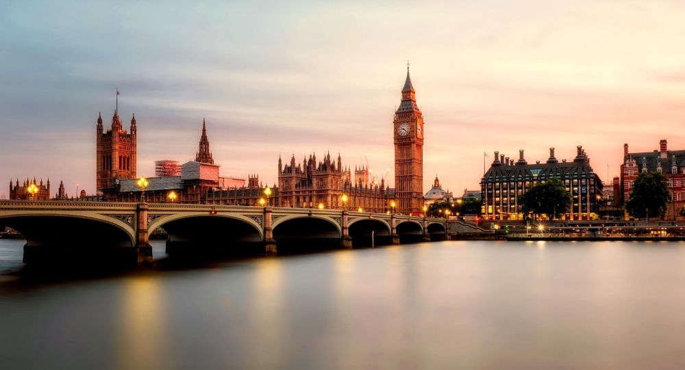  Londres suspend temporairement ses ventes d’armes à Riyad