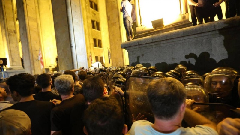 Proteste anti-russe in Georgia: presidente parlamento si dimette