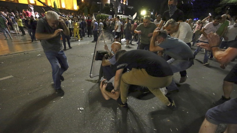 Митинг оппозиции в Грузии вылился в жестокость