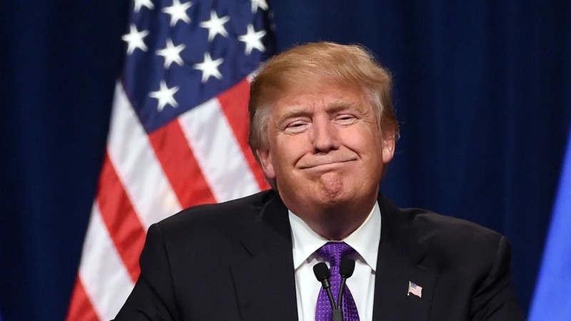 Khan, Trump è un bambino alto 1 e 90