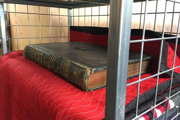  Une traduction du Coran en Anglais transférée au Centre des archives de Wellington