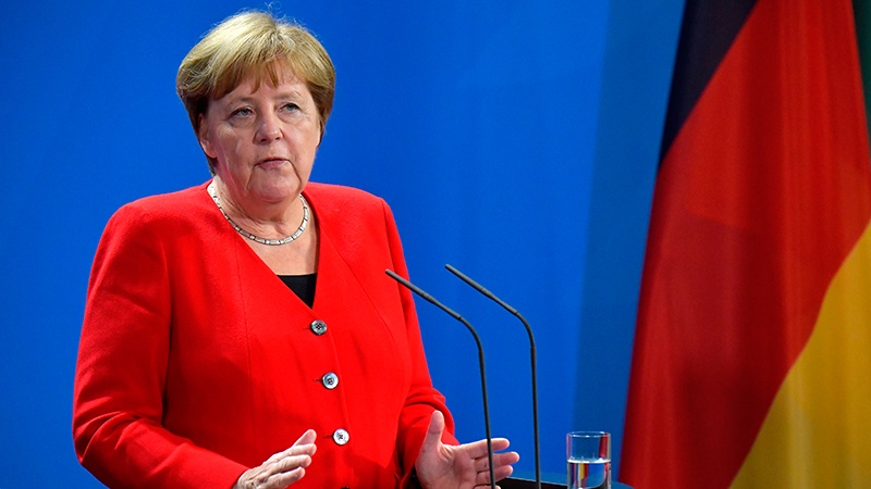 Iran: Merkel, serve soluzione politica