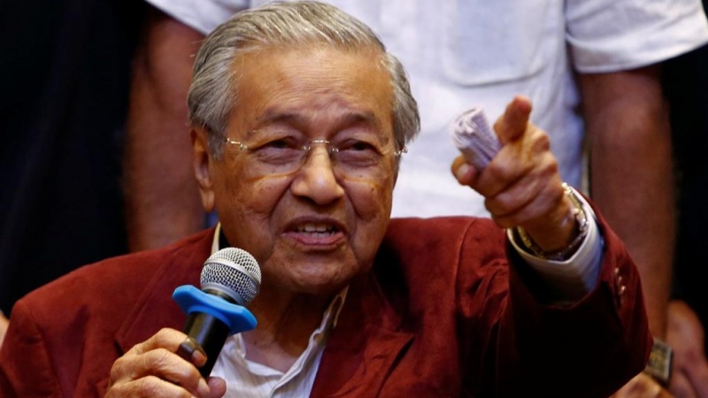 Mahathir Mohamad Tekankan Penguduran Dirinya