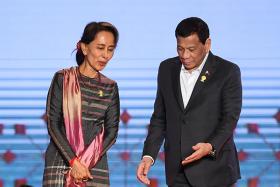  ရခုုိင္အေရးတြင္ အာဆီယံ၏ကူညီပံ့ပုုိးမႈမ်ားကုုိ ေက်းဇူးတင္ေၾကာင္း ေဒၚေအာင္ဆန္းစုုၾကည္ေျပာ ျပႆနာမ်ား ေခ်ာေမြ႕လ်င္ျမန္စြာေျဖရွင္းေရ
