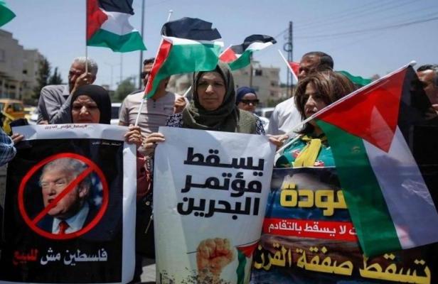 لا لصفقة ترامب.. تجمع جماهيري حاشد في "قطاع غزة" رفضا لورشة البحرين