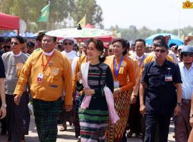 ေဒၚေအာင္ဆန္းစုၾကည္ ဓႏုျဖဴ သြားမယ္