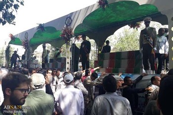 تہران میں دفاع مقدس کے 150 شہیدوں کی تشییع جنازہ کا آغاز