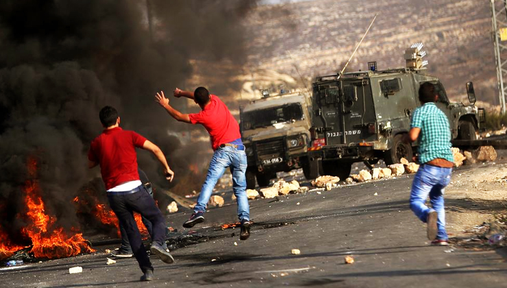 اصابة أكثر من 80 فلسطينيا برصاص قوات الاحتلال الإسرائيلية في العيسوية وسط حملة اعتقالات