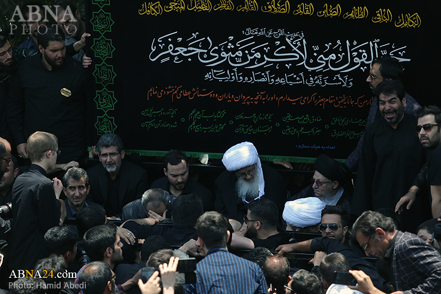 Photos: Ayatollah Vahid Khorasani attends Imam Sadiq's mourning procession