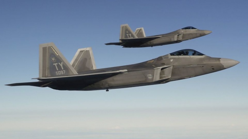 米軍Ｆ２２ステルス戦闘機１２機がカタールに配備