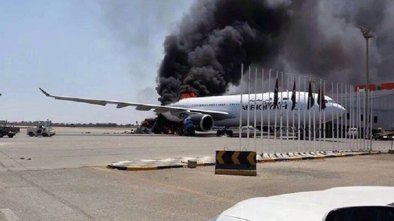 Libia: bombardato l'aeroporto di Tripoli