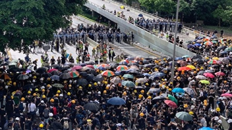 在香港对有争议的“反送中”计划进行抗议