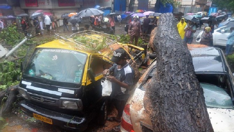 India, pioggie torrenziali a Mumbai: 19 morti