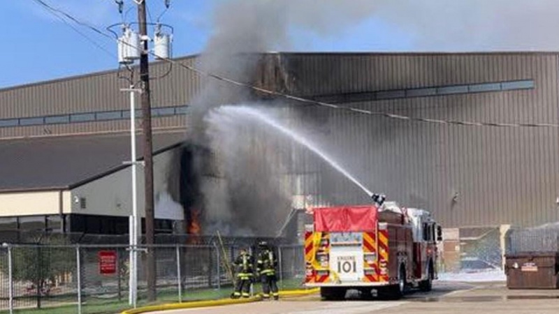 Usa: Un aereo conro hangar: 10 morti