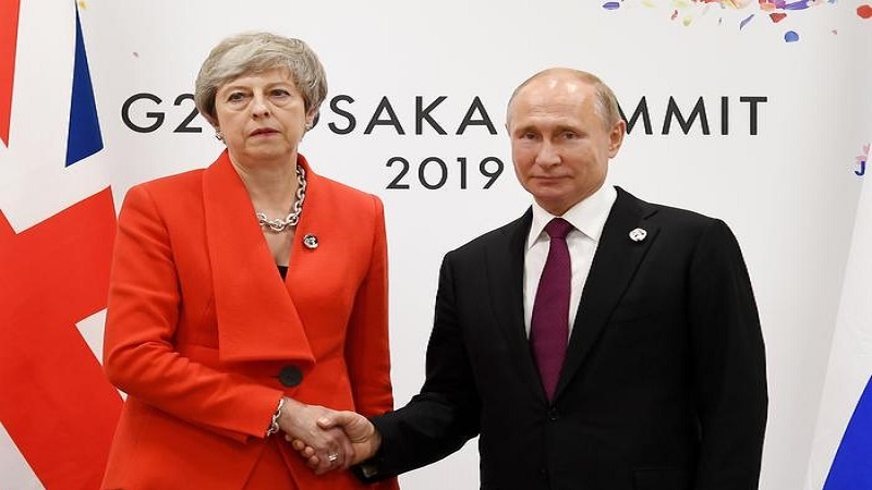 Putin e May si parlano ma restano freddi