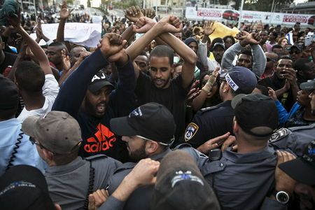 آلاف "اليهود الإثيوبيين" يتظاهرون في تل أبيب والعفولة